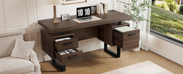 Kontorsskrivebord - Enkel moderne stil - 135 x 54 cm - Rummelig bordplade - Støjsvag skuffe - Effektiv opbevaring - Samling påkrævet - Brun