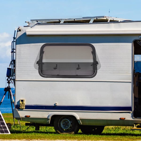 Autocamper/Caravan Vindue - Udskydeligt 90×55 cm - 4 mm hærdet glas - Insektnet - Låsbart greb - Åbner 65° - Til væg 30 mm - Sort