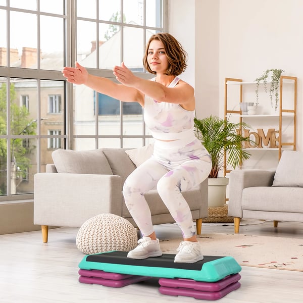 Aerobic Stepbräda - Fitness Step - Justerbar Höjd 3 Nivåer - Maxhöjd 20 cm - Halkfri Yta - Storlek 110×40 cm - För Cardio & Ben - Multifärg