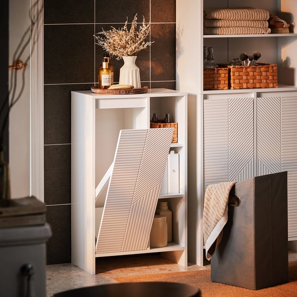 Badskab - Smalt skab - Vippefunktion - Hylde - Til små badeværelser/WC - 86x50x30 cm - Montering kræves - Hvid