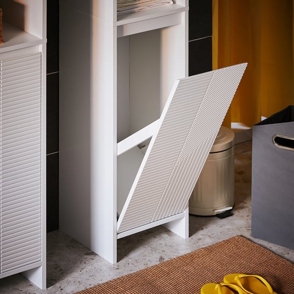 Badeværelsesskab - Højt skab med vasketøjskurv - Justerbare MDF-hylder - Åbne hylder - Smalt 30×170×30 cm - Hvid