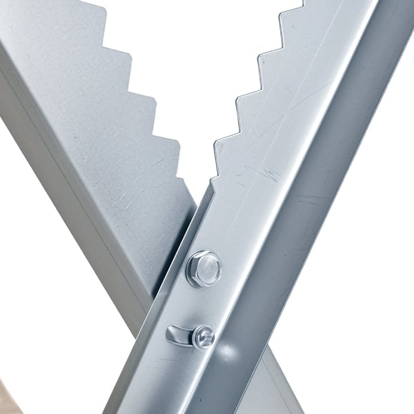 Sågbock för motorsåg - B71-034 - Fällbar - Triangulär metallram - Max belastning 100 kg - 83×83×79 cm - Silver