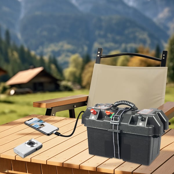 Batterikasse - Til båd/autocamper/camping - Realtidsovervågning - Dobbelte USB-porte - Høj kapacitet - Sikker opladning - Sort