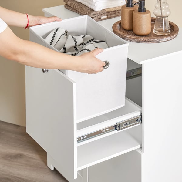 Badskab med vasketøjssortering - BZR213-W - 3 Vasketøjskurve (1 Stor, 2 Stofkurve) - 78×38×90 cm - Selvmontering - Hvid