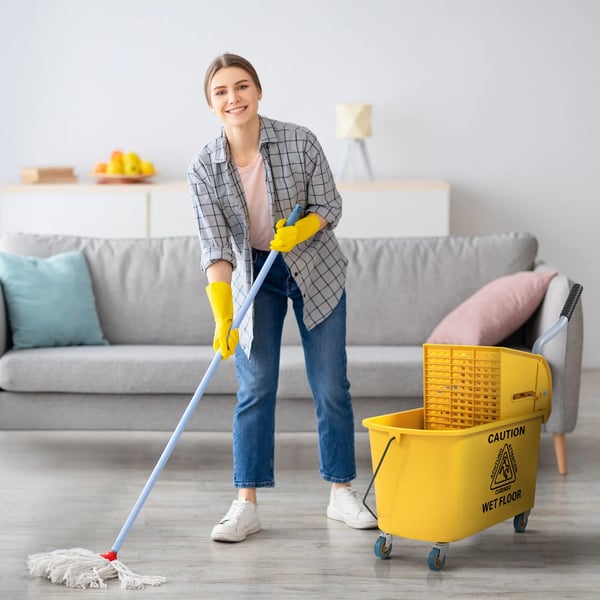 Mopp-hink - Med urvridare - Skiljevägg - Hjul - Kapacitet 21–25 l - Mått 45 x 26,5 x 70 cm - Plast - Ljusgul