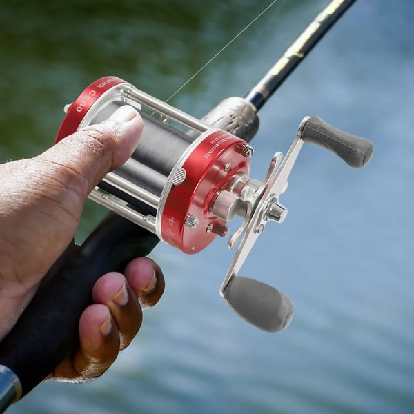 Fiskehjul - Rundt baitcaster multihjul - Metal (rustfrit stål/messing) - Ferskvand/Saltvand - Kapacitet 0,35 mm/320 m, 0,40 mm/250 m - Rød