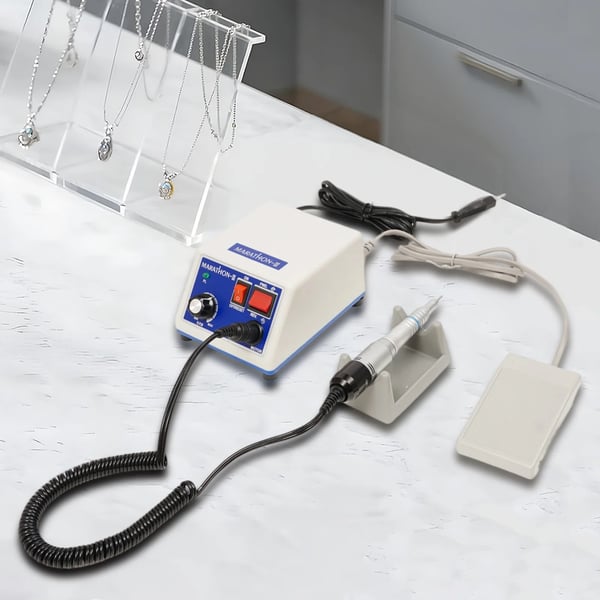 Micromotor boresæt - Håndstykke til negle/smykker/tandlab - 65W - 0–35000 O/min trinløs - 220V 50–60Hz - Fodpedal, 2 slibehoveder, holder - Hvid