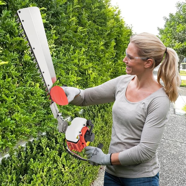 Benzindrevet hækkeklipper/hækketrimmer - Totaktsmotor 22,5 cm³ - Klinge 70 cm enkeltsidet - Effekt 0,65 kW - Rekylstart - Skulderrem - Rød