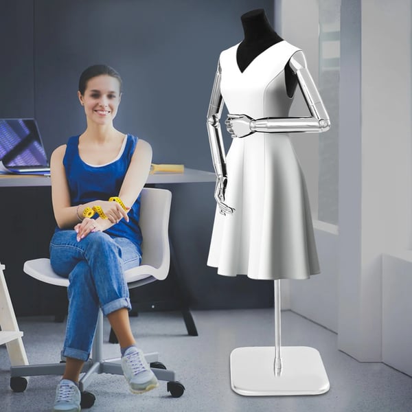 Dame mannequin - Overkrop - Justerbar højde 120–210 cm - Plast - Med arme og fodplade - Sort krop, sølv hænder, sølv fodplade