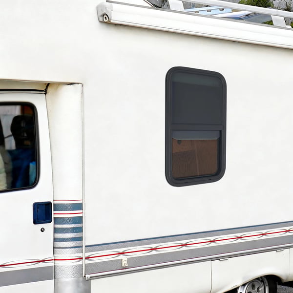 Autocamper/Trailer Vindue - Lodret Skydevindue - 450×750 mm - Indvendigt Insektnet - Hærdet Glas 4 mm - Til Vægtykkelse 6 mm - Alulegering - Grå