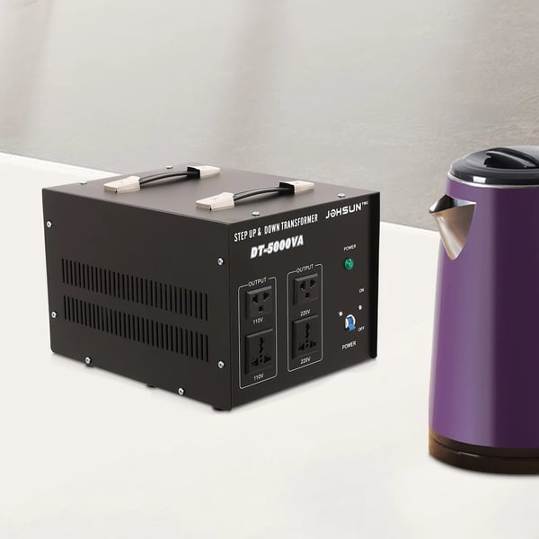 Spændingsomformer - Step Up/Down-transformer - Kapacitet 5 kVA - Effekt 4500 W - Lav Støj - Kabel 1 m - CE Certificeret - Sort