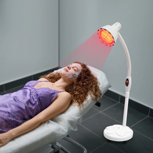 Infrarød terapilampe - Gulvmodel - 360° lampehoved - Timer 5–60 min - Fjernbetjening 4 m - Højde 125–160 cm - 0–115 °C - EU-stik - Hvid