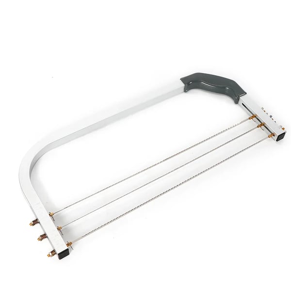 Kagebundsdeler - Kageskærer - Bredde 53 cm - Tre Savtakkede Tråde - Justerbar Højde - Rustfrit Stål