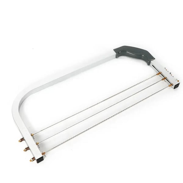 Kagebundsdeler - Kageskærer - Bredde 53 cm - Tre Savtakkede Tråde - Justerbar Højde - Rustfrit Stål