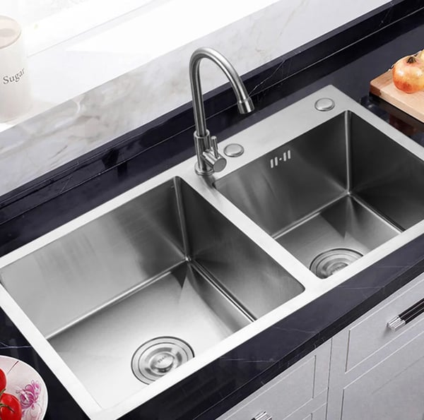 Køkkenvask - Dobbeltkumme - 201 rustfrit stål - Top- eller undermontering - 780x430x210 mm - 2,5 mm tykkelse - 2 huller - Uden armatur - Sølv