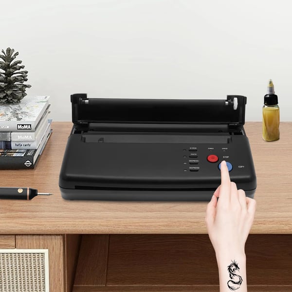 Tatoveringsskabelon-overførselsmaskine A4 - Termisk kopimaskine/printer - 21 cm Scanningsbredde - Høj Opløsning - 100–240 V, 50–60 Hz - Sort