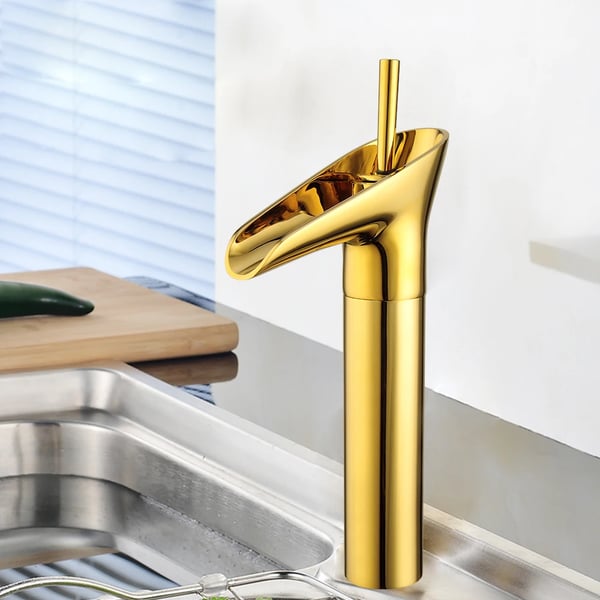 Badarmatur - Håndvaskblander - Etgrebs - Varm/Kold - Bordmontering - G3/8-tilslutning - Slange 50 cm - Tudhøjde 20 cm - Guld