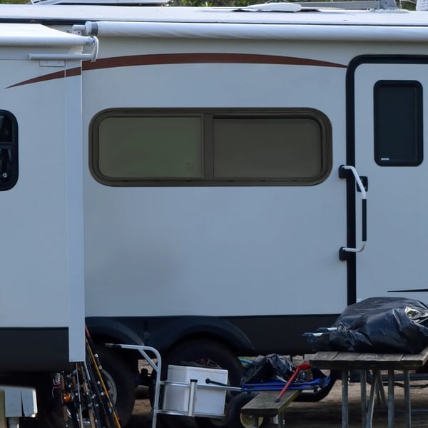 Autocamper/Caravan Vindue - Side Skydevindue - 1000×400 mm - Myggenet - 20% Tonet Hærdet Glas - Aluminiumsramme - Direkte Erstatning - Hvid