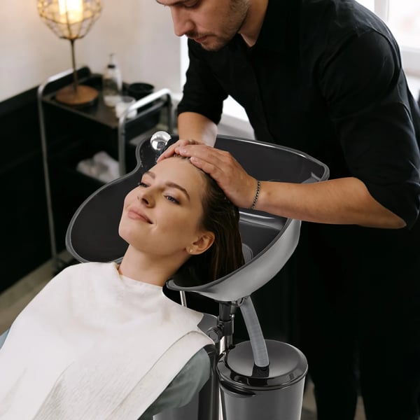 Bærbar shampoo-bassin - Frisørvask - Justerbar højde - Fritstående - 4 hjul - 2×10 l spande - 24 V strømforsyning 100–240 V - Sort