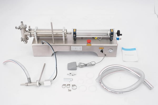 Vätskefyllare - Horisontell pneumatisk enkelmunstycke - Volym 100–1000 ml - Automatisk dosering - AISI 304 rostfritt stål - Silver
