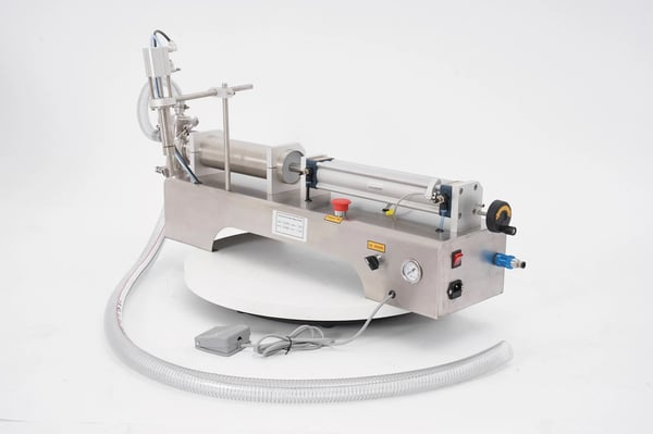 Væskepåfylder - Horisontal pneumatisk enkeltmundstykke - Volumen 100–1000 ml - Automatisk dosering - AISI 304 rustfrit stål - Sølv