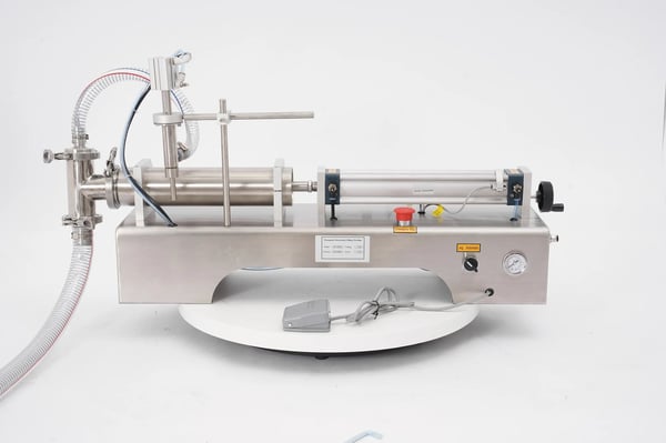 Væskepåfylder - Horisontal pneumatisk enkeltmundstykke - Volumen 100–1000 ml - Automatisk dosering - AISI 304 rustfrit stål - Sølv