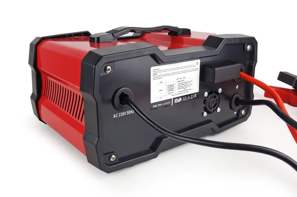 Tasasuuntaaja käynnistystoiminnolla, akkulaturi 12V, 24V max 12A boost 75A 12V AMIO-02400