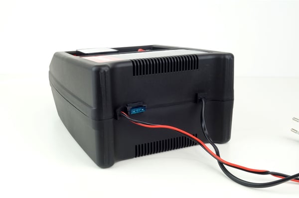 Akkulaturi tasasuuntaaja 12A 12V SBC-12A AMIO-02089
