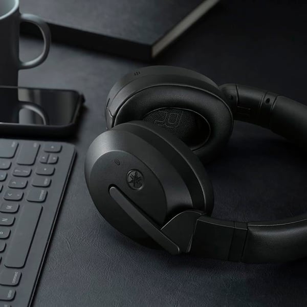 Bluetooth over-ear headset med aktiv støjreduktion - YAMAHA - YH-E700BBL - Sort
