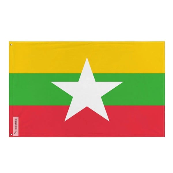 Flagga från Burma – 64 x 96 cm – Slitstark polyester – 2 metallöglor – Inomhus / Utomhus – Pixelforma