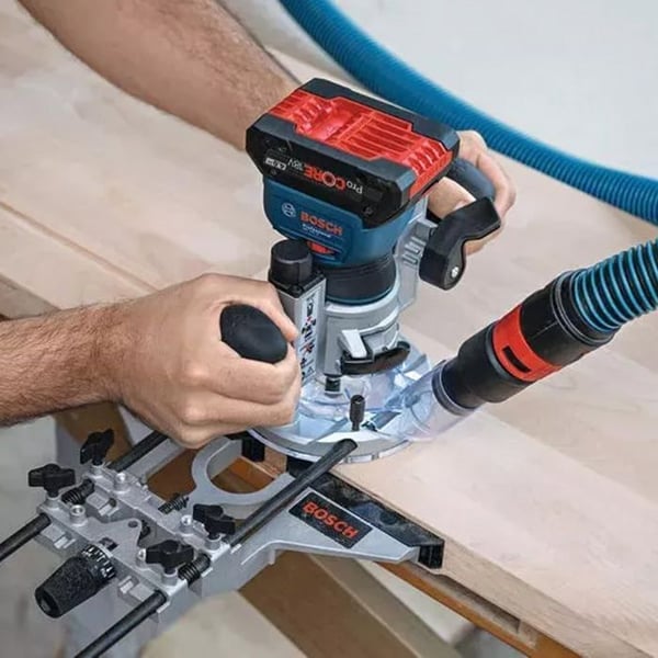 Affleureuse utan sladd GKF 18V-8 - BOSCH - utan batteri eller laddare - tillbehör - L-Boxx - 06016C2003