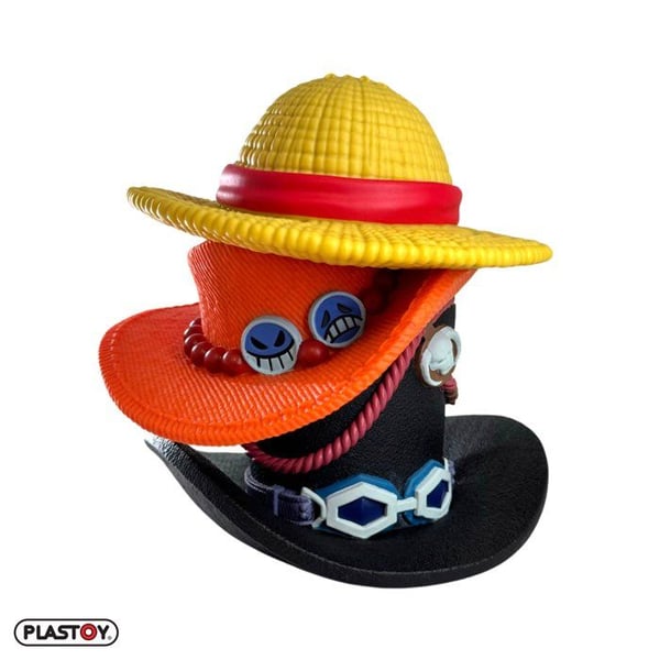 Sparbössa - PLASTOY - One Piece Högar av hattar Luffy Ace Sabo - Plast - 15 cm
