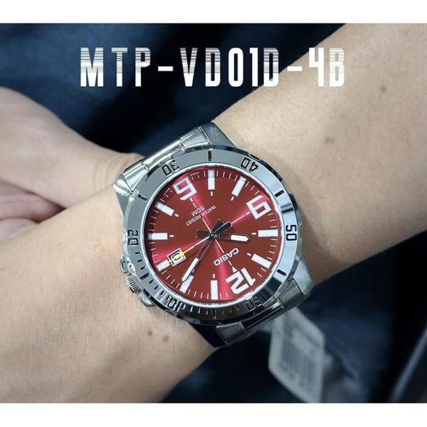 Casio herreur Argente med rød urskive, vandtæt 50 m, rustfrit stål – mtp-vd01d-4bvudf