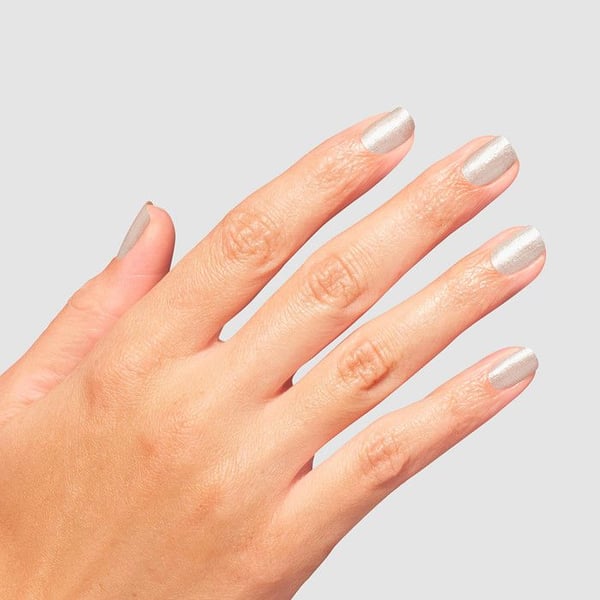 OPI Nagellack Jag Drömmer Vår 2025 Händer i Molnen 15ml