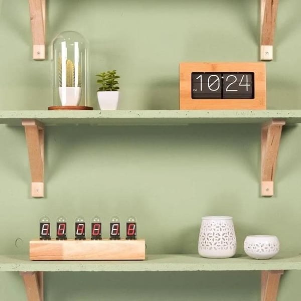 Bordur - KARLSSON - KA5620WD - Glänsande bambu - Svart urtavla - Modern design