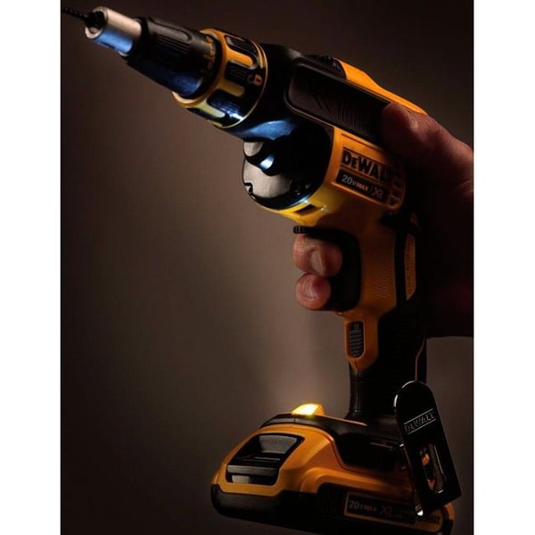 DEWALT 18V XR 5Ah Li-Ion sladdlös borstlös gipsskruvmejsel med 2 batterier och laddare i kartong TSTAK DCF620P2K-QW