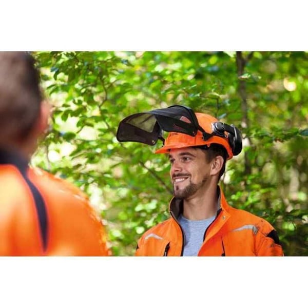 Täydellinen FUNCTION BASIC STIHL -metsätyöskentelykypärä.
