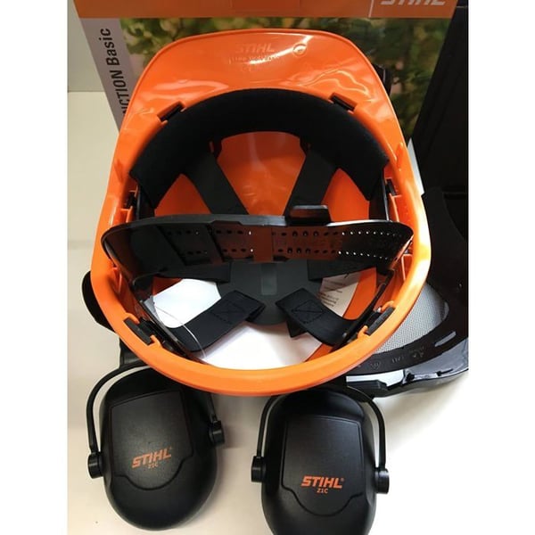 Täydellinen FUNCTION BASIC STIHL -metsätyöskentelykypärä.