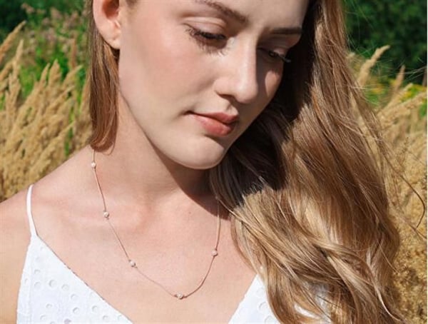 Collier - AGATO - HE47K3RG-LP - Sötvattenpärlor - Justerbar längd 32-60 cm - Silkesrep