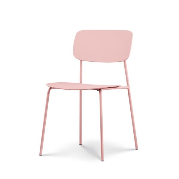 Set med 4 puderrosa stolar med minimalistisk design i metall och plast.