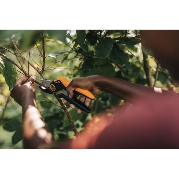 Sakset - FISKARS - Plus P741 - Ø 24 mm - Power Lever - Ergonominen