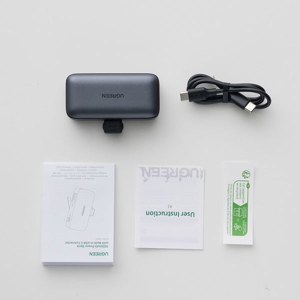 Extern batteri - UGREEN - 5,000 mAh - USB-C-kontakt - Med ställ - Svart