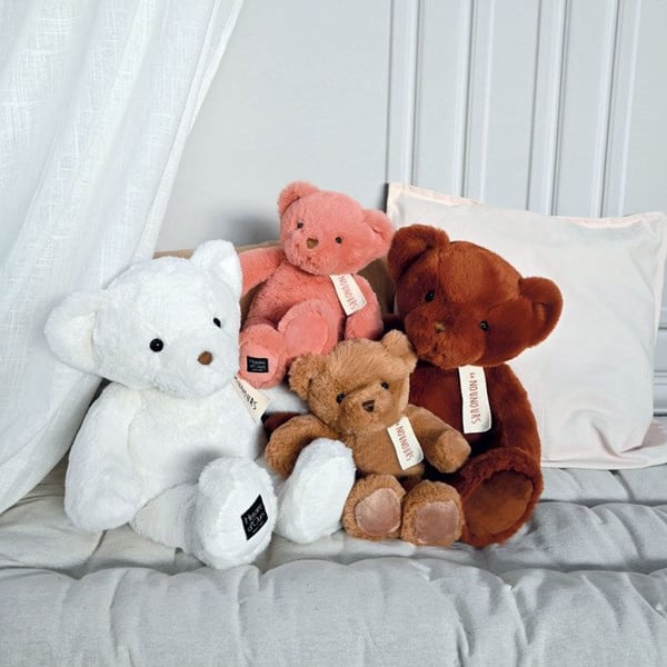 Peluche - Karhu Tarina - Nalle - 28 cm - Vaaleanpunainen Praliini - Pehmeys ja Lempeys