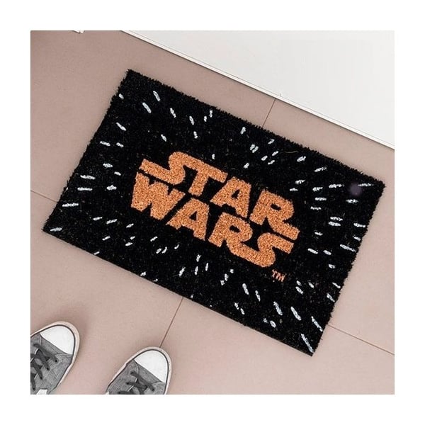 Star Wars dörrmatta Entrématta * Mått: 60 x 40 x 2 cm * Material: Kokosfiberyta och PVC-botten Funktion...