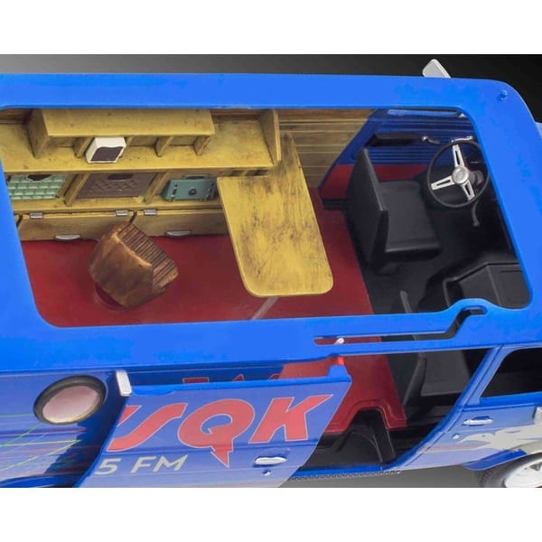 Plastmodell Stranger Things - Revell - GMC WSQK Squawk Van - 1:25 - Från 10 år - Flerfärgad