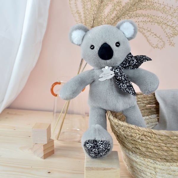 Plastik legetøj - HISTORIE OM BJØRN - KRAMMELIG KOALA 25 cm - Begge køn - Fødslen - Indendørs