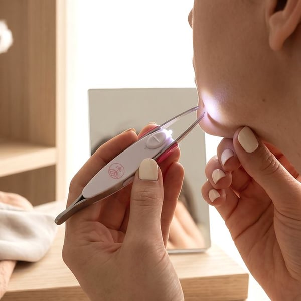 Pincett - COSMETIC CLUB - Skönhet - LED - Förstoring x2.5 - Rosa