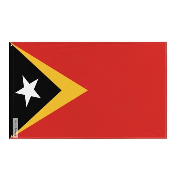 Östtimors flagga – 192 x 288 cm – Hållbar polyester – 2 metalldragöglor – Inomhus / Utomhus – Pixelforma