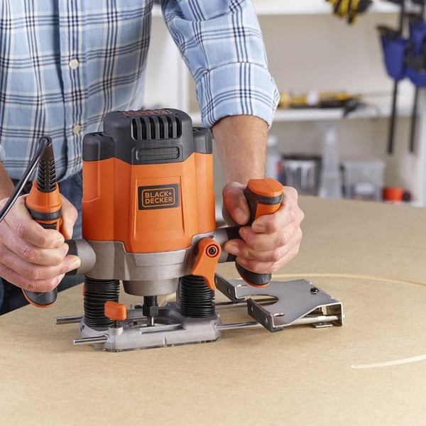 Ledningsfræser - BLACK+DECKER - KW1200EKA - 1200W - Variabel hastighed - Kuffert + 6 fræsere