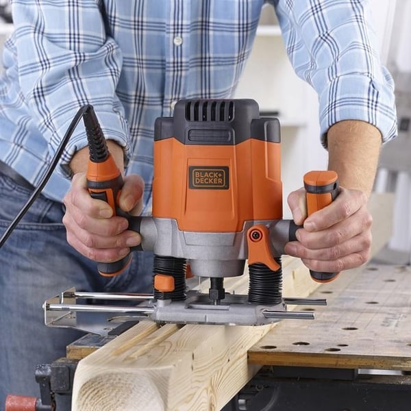 Ledningsfræser - BLACK+DECKER - KW1200EKA - 1200W - Variabel hastighed - Kuffert + 6 fræsere